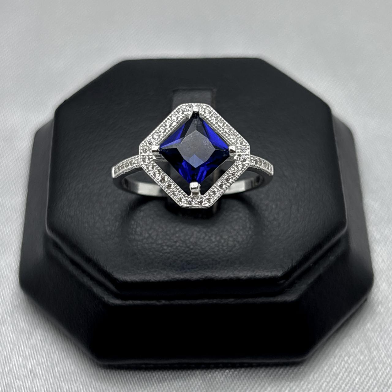 #AD249 - Anillo Rombo Con Piedra Zirconia Plata - F2.4