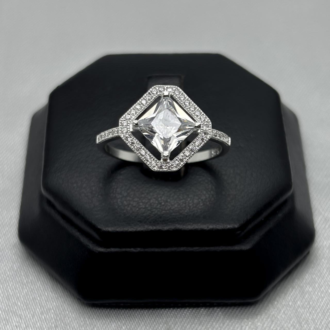 #AD249 - Anillo Rombo Con Piedra Zirconia Plata - F2.4