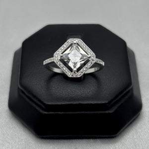#AD249 - Anillo Rombo Con Piedra Zirconia Plata - F2.4