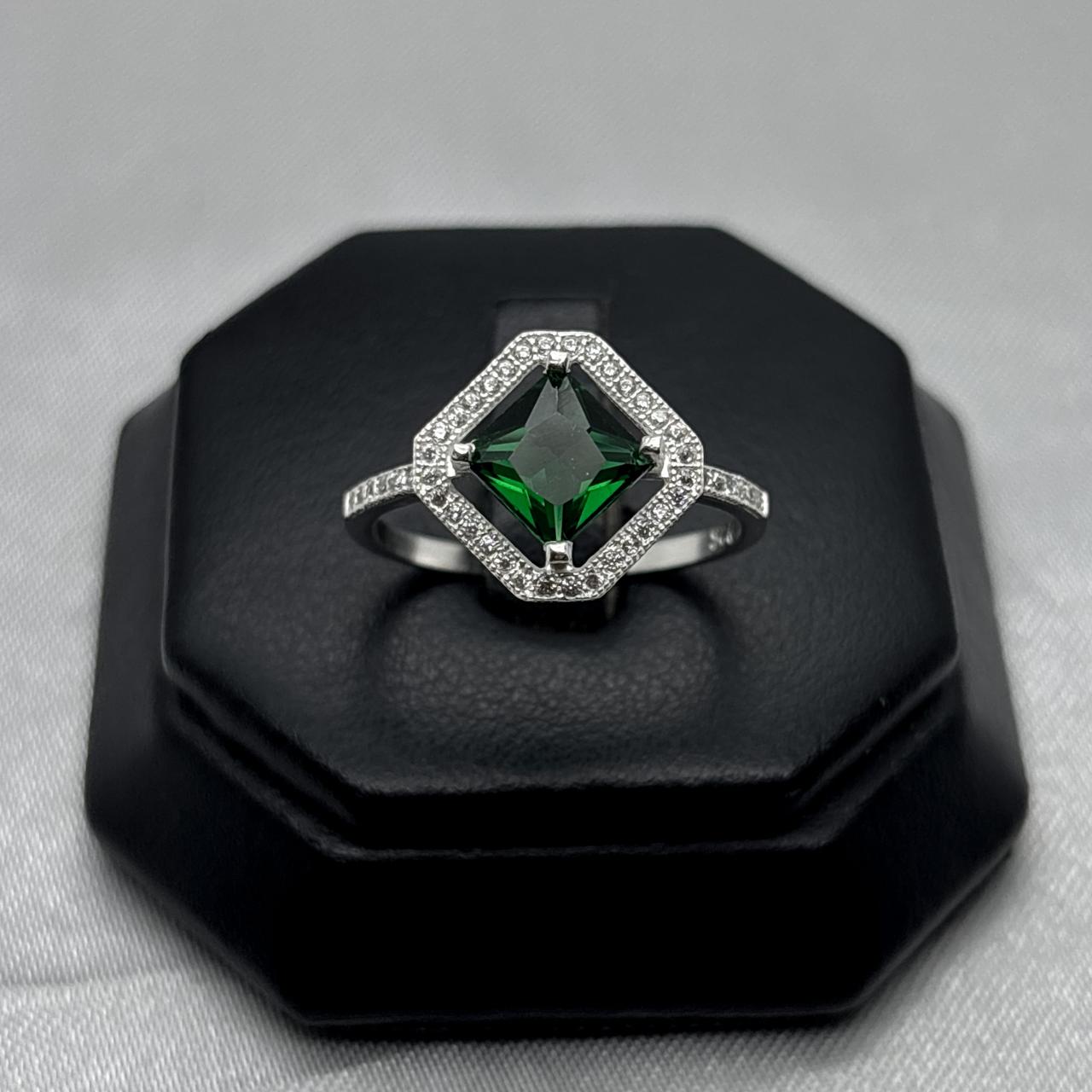 #AD249 - Anillo Rombo Con Piedra Zirconia Plata - F2.4