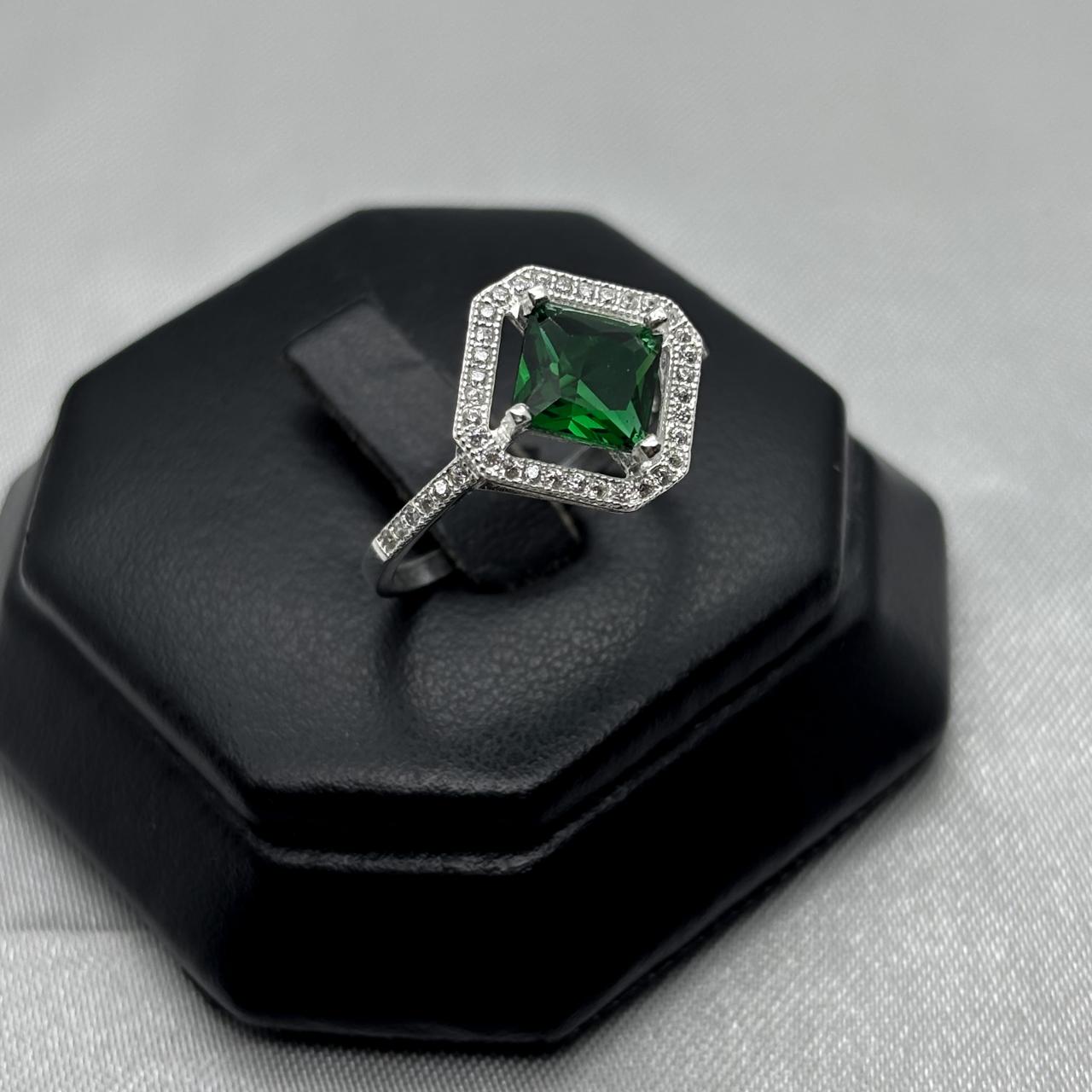 #AD249 - Anillo Rombo Con Piedra Zirconia Plata - F2.4