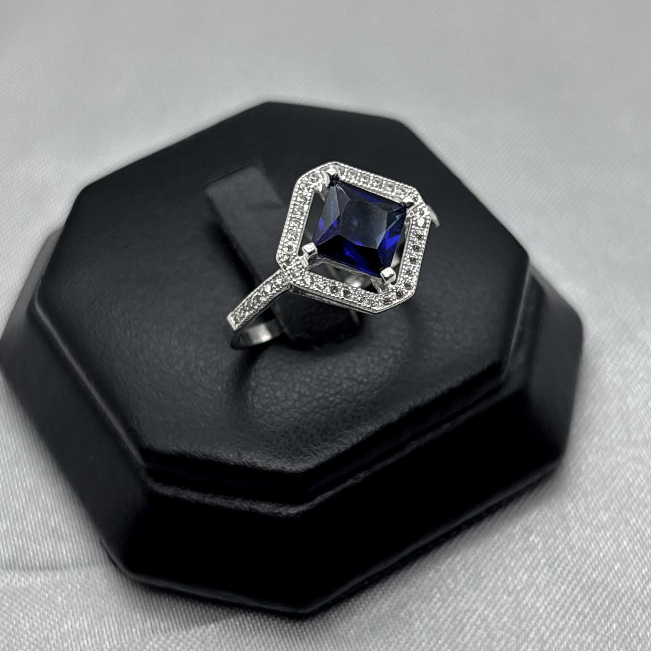 #AD249 - Anillo Rombo Con Piedra Zirconia Plata - F2.4
