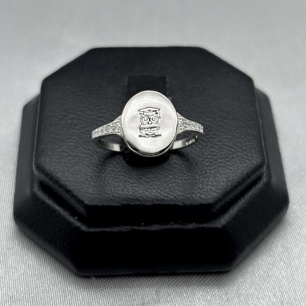 #AD347 - Anillo Graduación Búho Piedra Zirconia Plata - D2.1