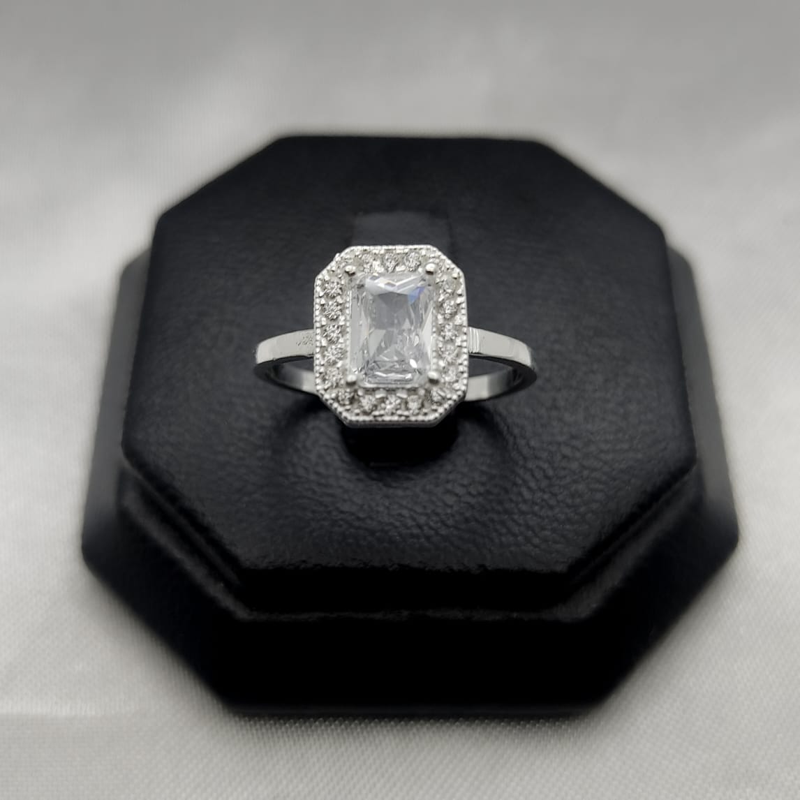 #AD358 - Anillo Solitario Piedra Zirconia Cuadrada Central Plata - B10/2.0