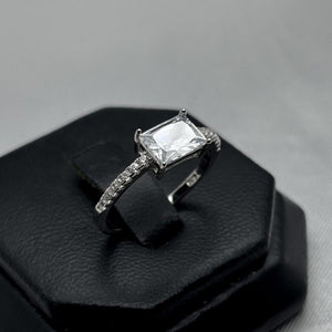 #AD378 - Anillo Solitario Piedra Zirconia Cuadrada Baño Rodio Plata - IP2.6