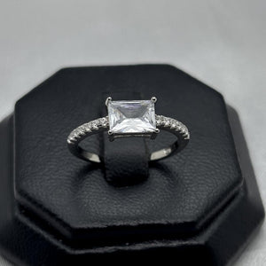 #AD378 - Anillo Solitario Piedra Zirconia Cuadrada Baño Rodio Plata - IP2.6