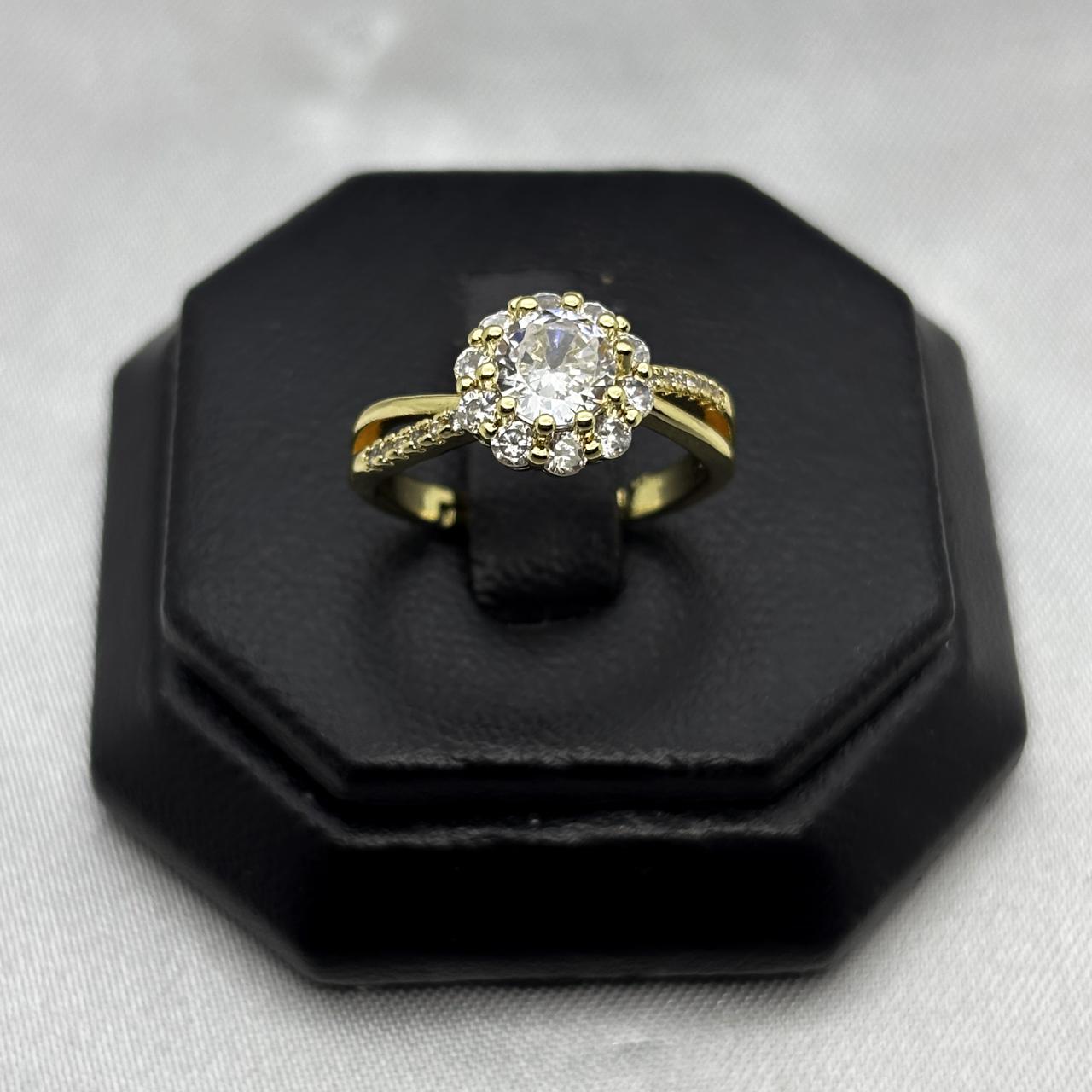 #AOL149 - Anillo Ajustable Flor Con Zironia Oro Laminado 18K