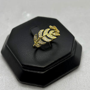 #AOL150 - Anillo Ajustable Hoja Con Piedra Zirconia Oro Laminado 18K