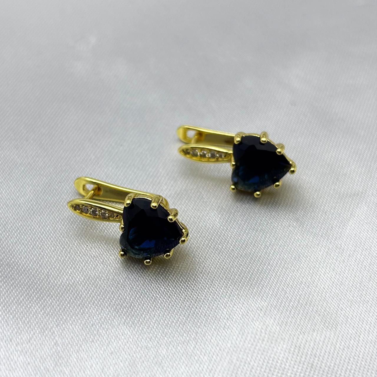 #ARL132 - Arete Corazón Con Zirconia Oro Laminado 18K