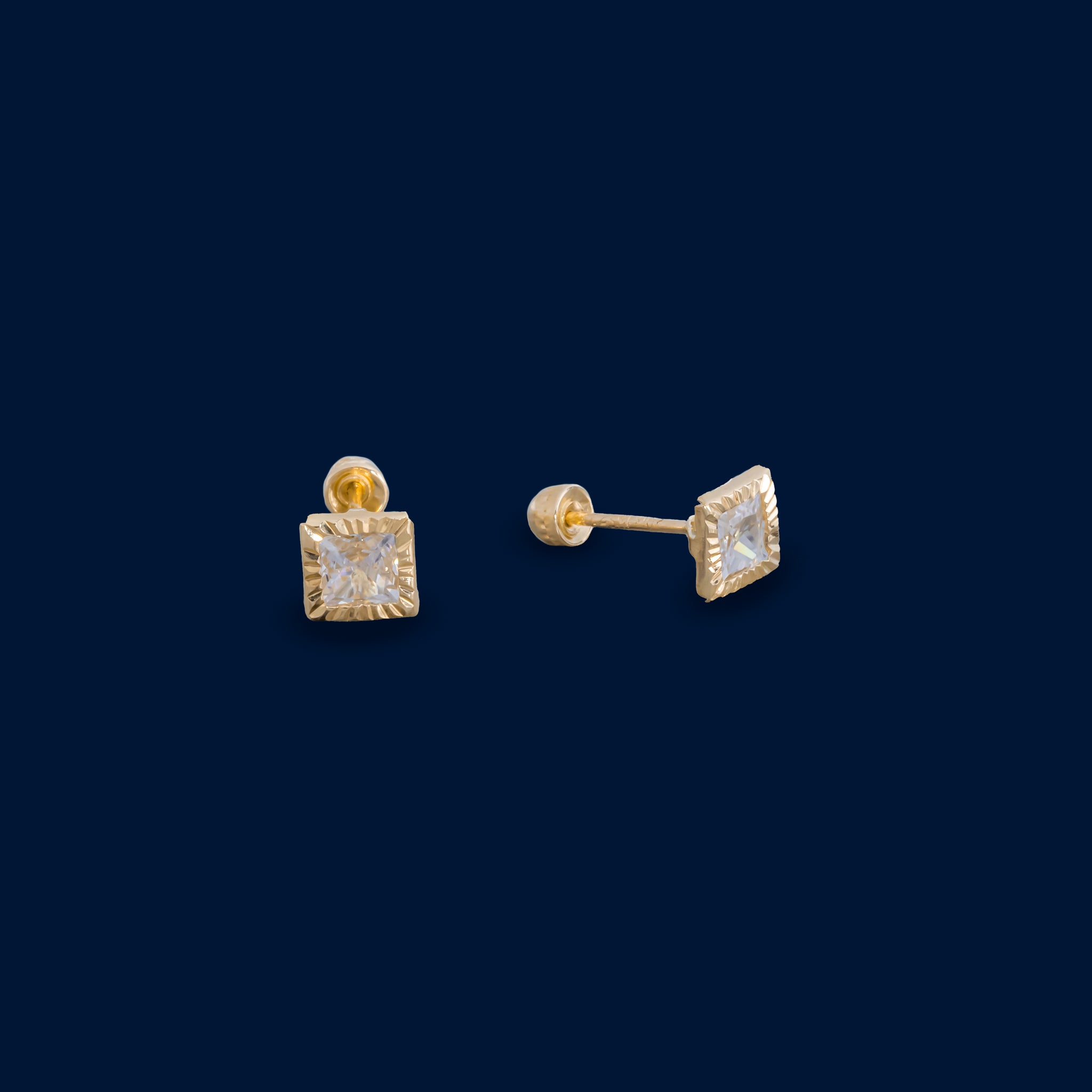 #B10156 - Broquel De Bisel Cuadrado Diamantado De Oro10k