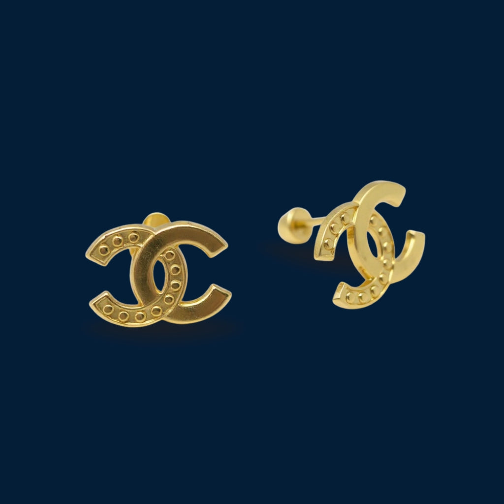 #B10249 - Broquel Doble C Tipo Chanel Oro 10K