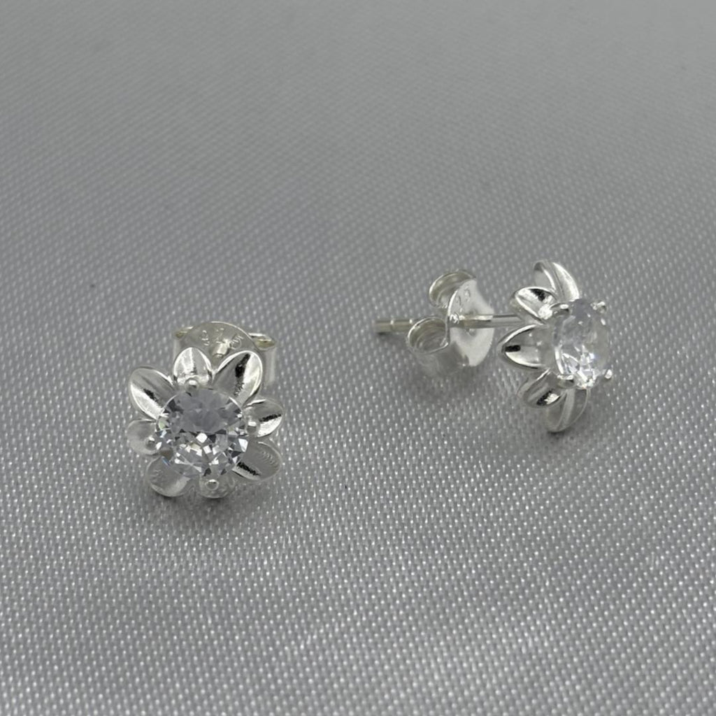 #BR195 - Broquel Flor Piedra Zirconia Plata - LL2.2
