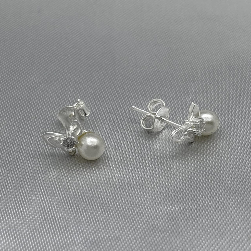 #BR214 - Broquel Mariposa Perla Con Piedra Zirconia Plata - LL1.3