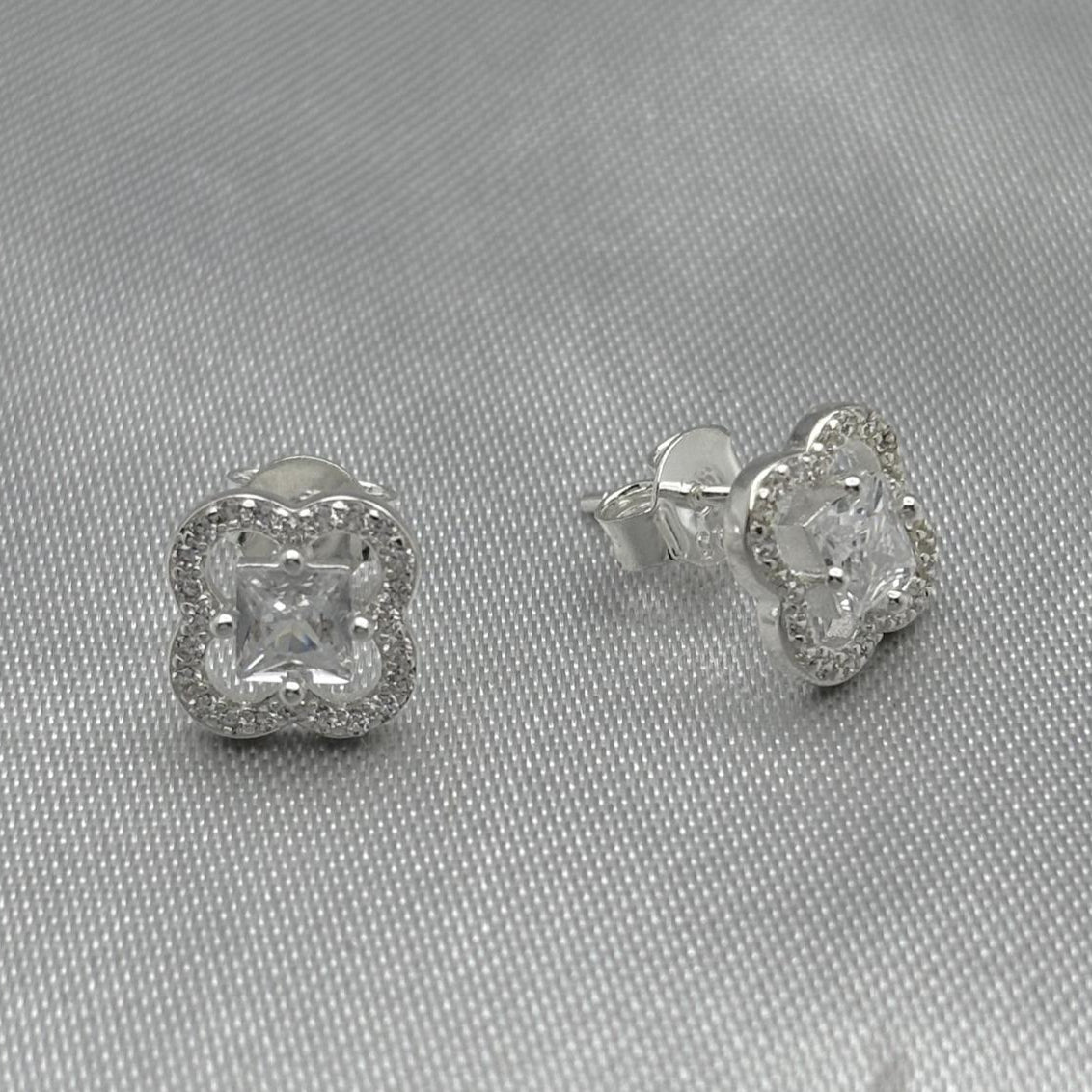 #BR218 - Broquel Con Piedra Zirconia Plata - LL1.9