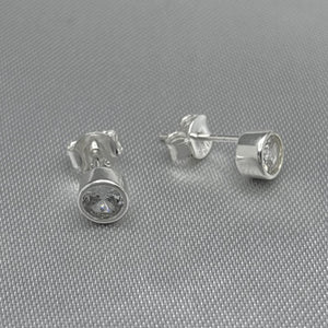 #BR246 - Broquel Circular Piedra Zirconia Plata - LL1.6