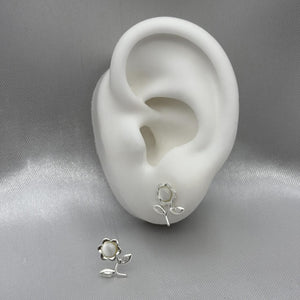 #BR288 - Broquel Flor Con Zirconia Plata - F46