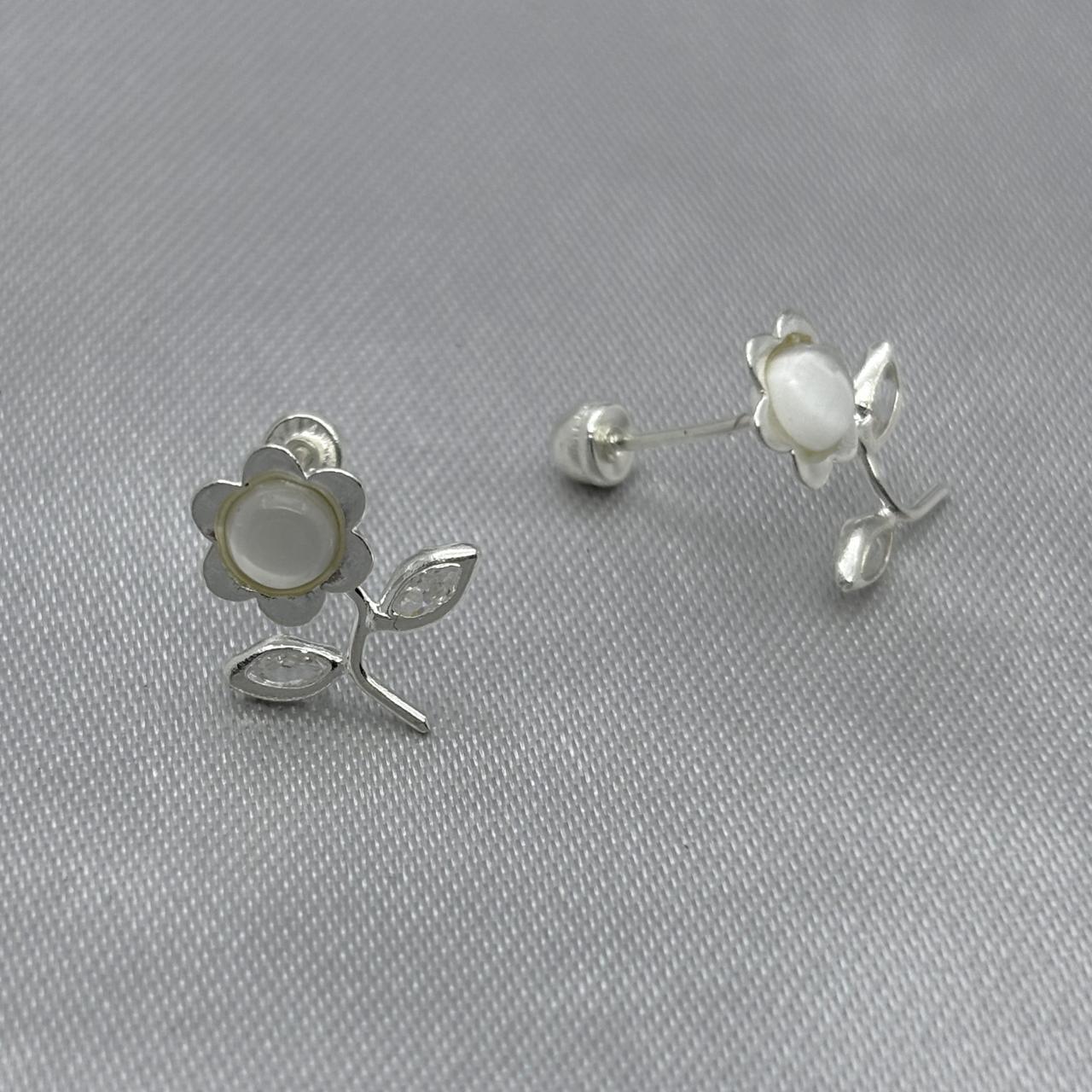 #BR288 - Broquel Flor Con Zirconia Plata - F46