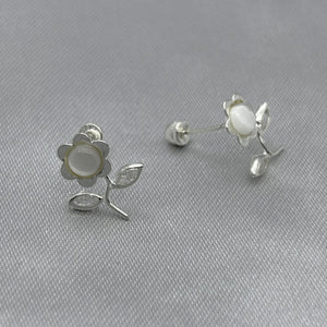 #BR288 - Broquel Flor Con Zirconia Plata - F46