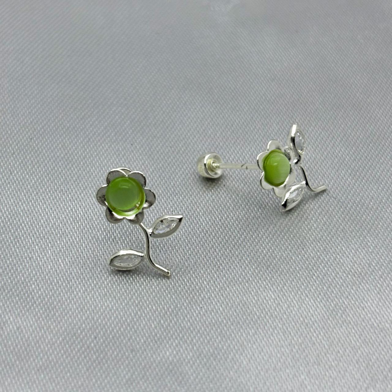 #BR288 - Broquel Flor Con Zirconia Plata - F46