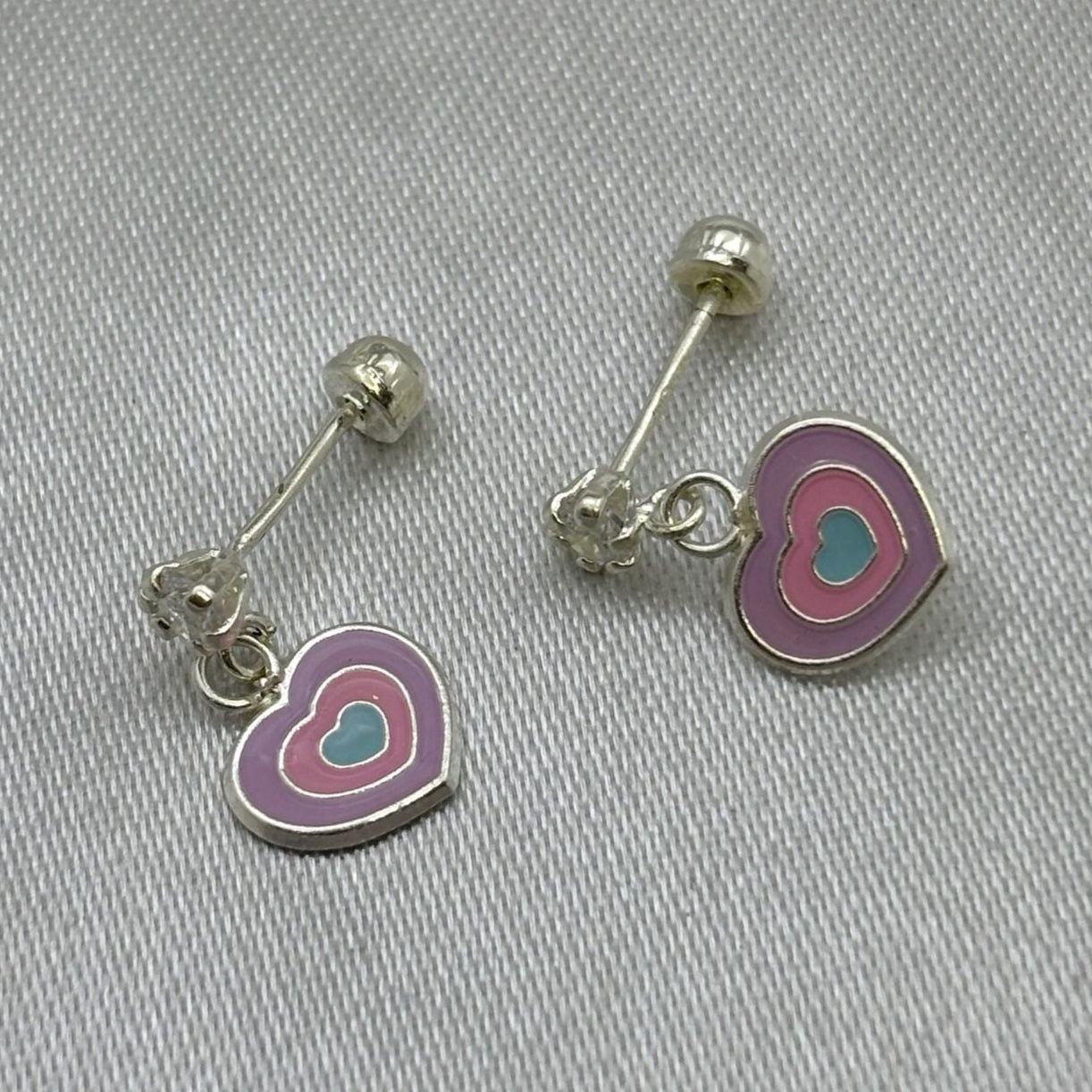 #BR304 - Broquel Corazón Esmaltado Y Piedra Zirconia Plata - F44/