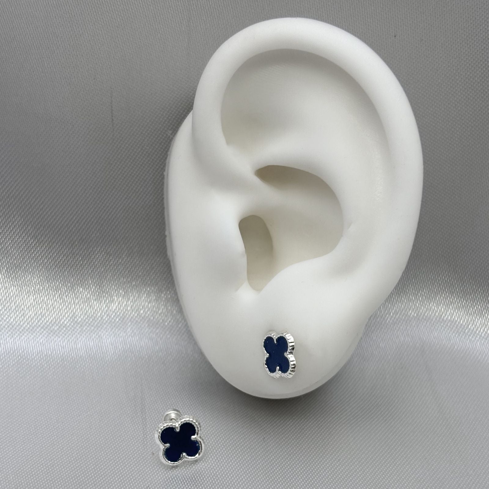 #BR310 - Broquel Trébol Tipo Van Cleef Esmaltado Plata