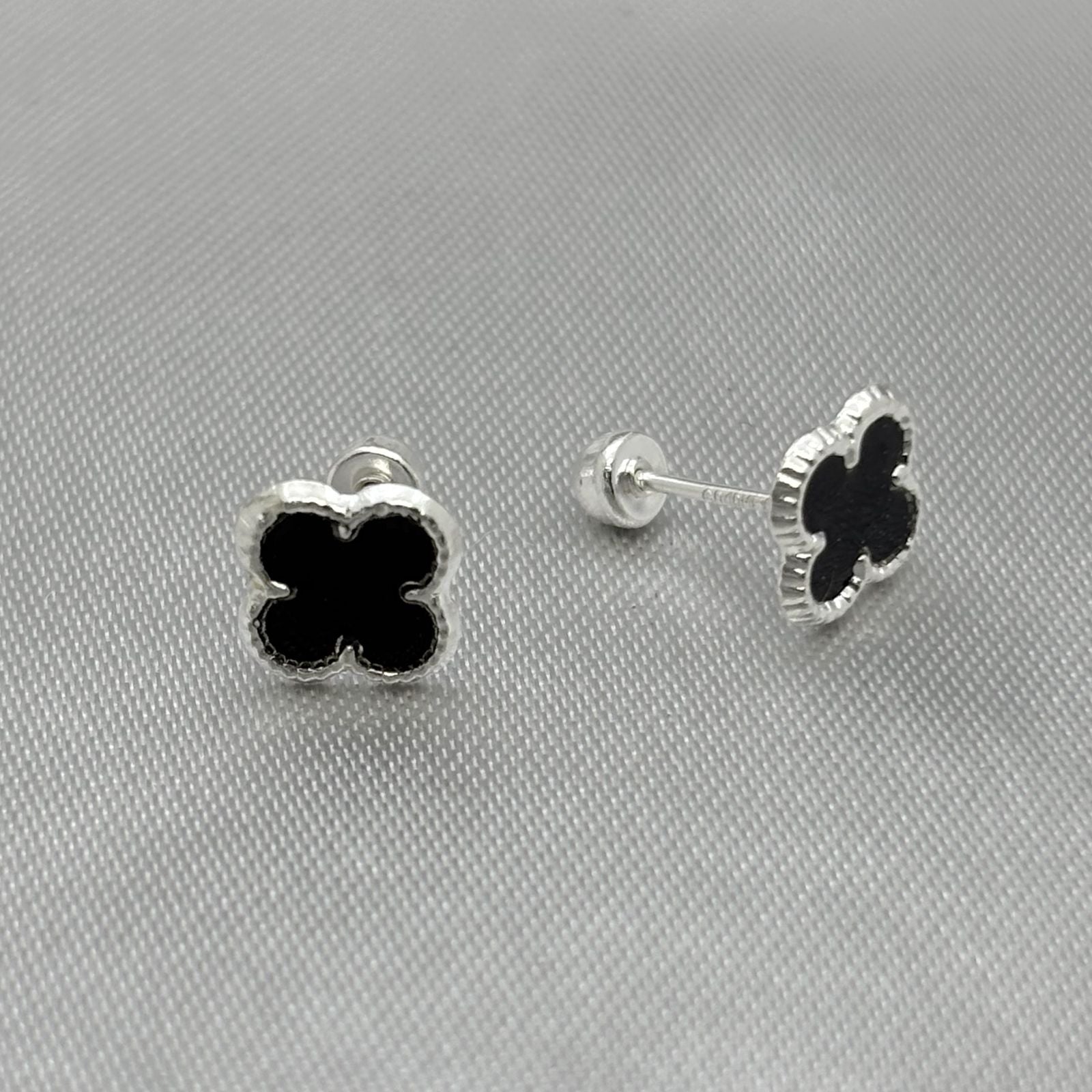 #BR310 - Broquel Trébol Tipo Van Cleef Esmaltado Plata