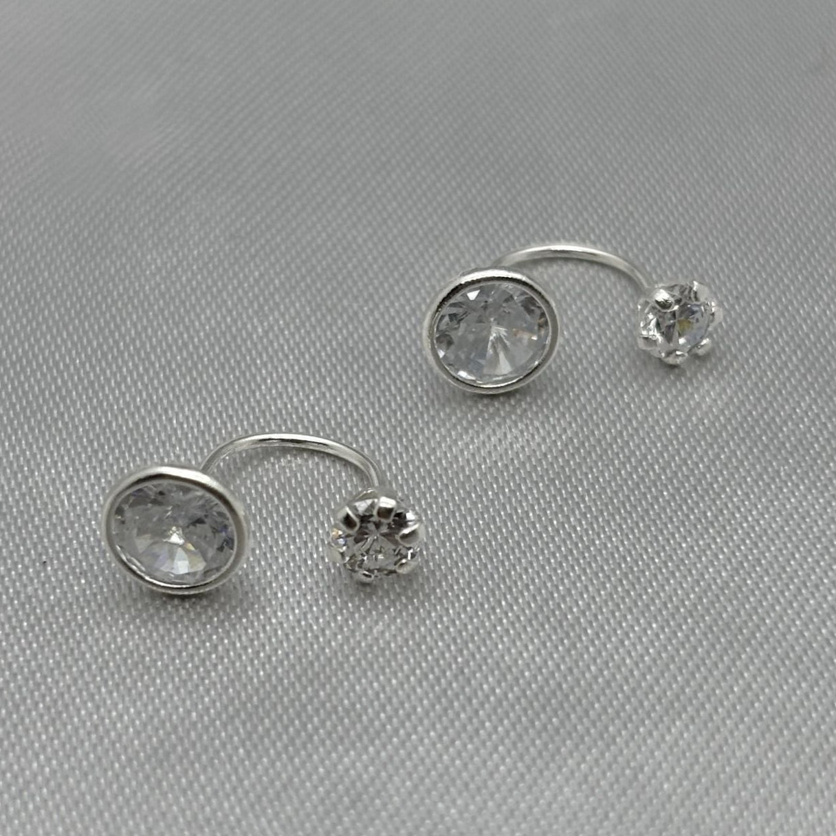 #BR317 - Broquel Curvo/Teléfono Circular Piedra Zirconia Plata