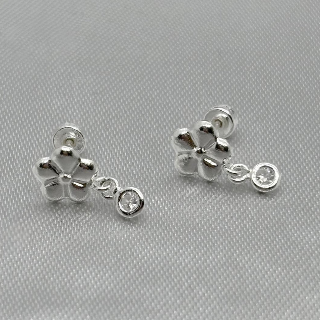 #BR319 - Broquel Flor Con Piedra Zirconia Plata