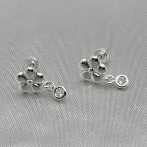 #BR319 - Broquel Flor Con Piedra Zirconia Plata