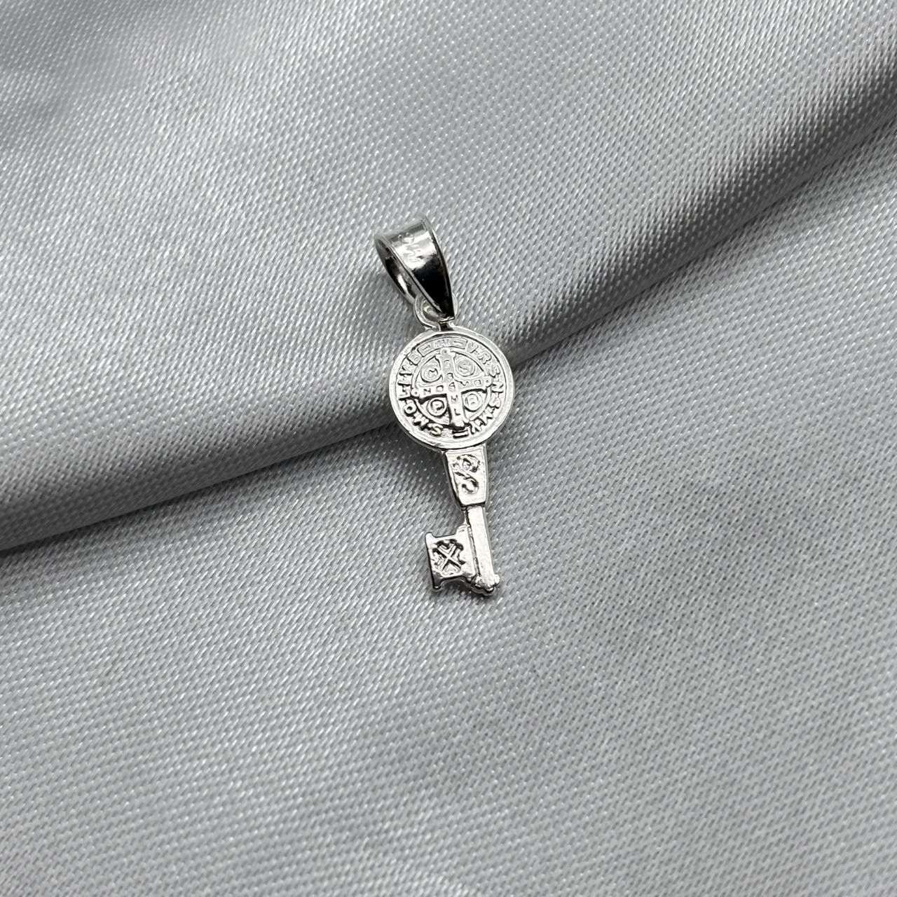 #D174 - Dije De Llave De San Benito Plata - CE1.7