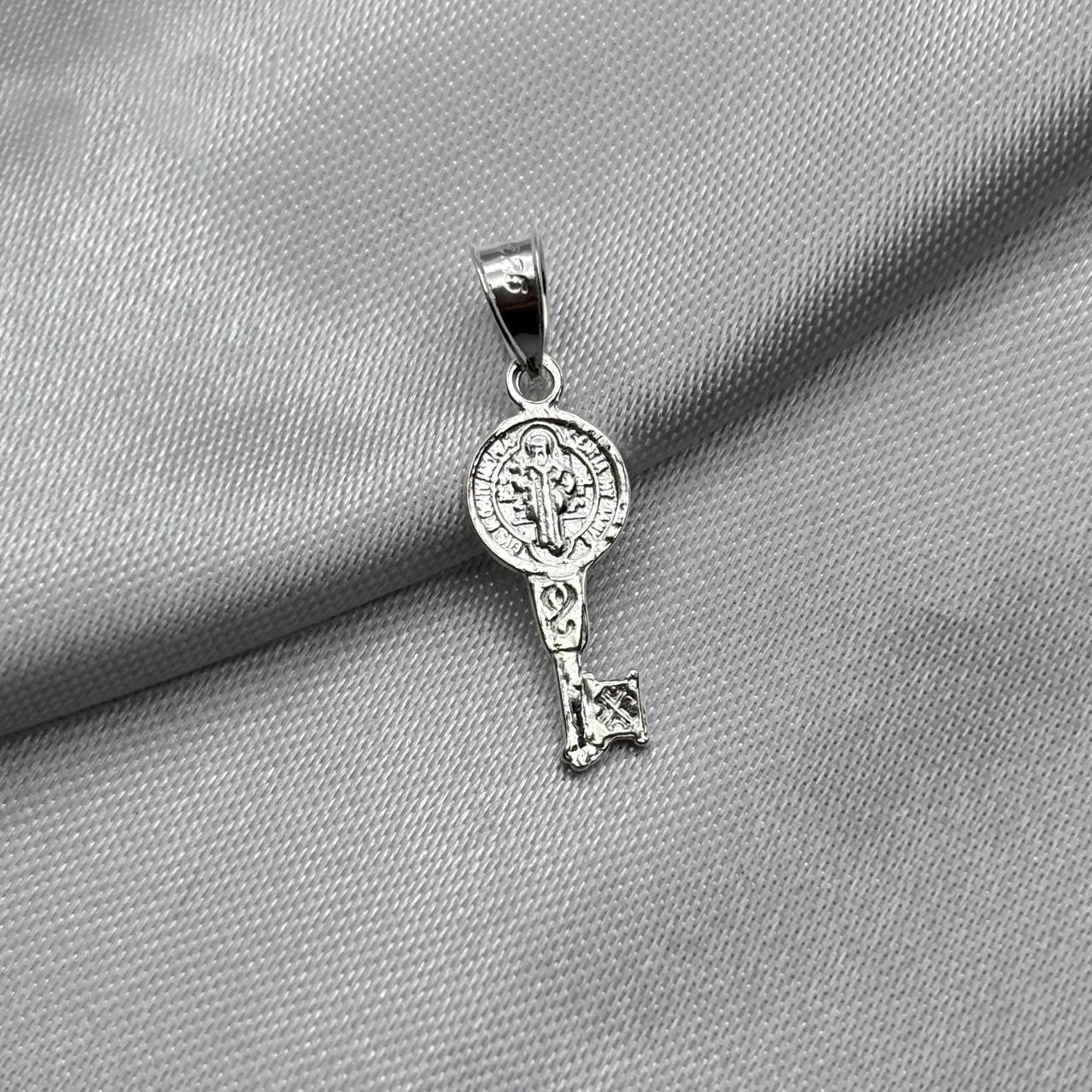 #D174 - Dije De Llave De San Benito Plata - CE1.7