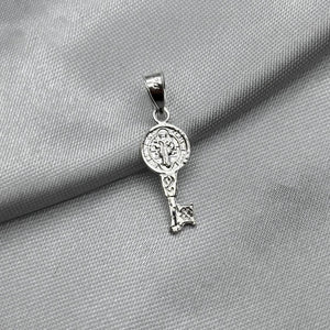 #D174 - Dije De Llave De San Benito Plata - CE1.7