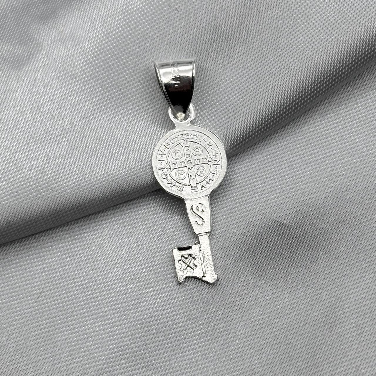 #D174 - Dije De Llave De San Benito Plata - CE1.7
