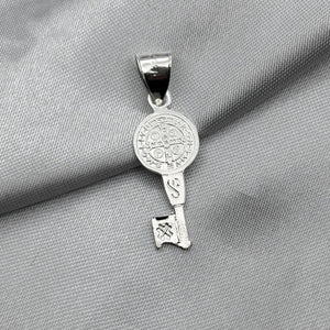 #D174 - Dije De Llave De San Benito Plata - CE1.7