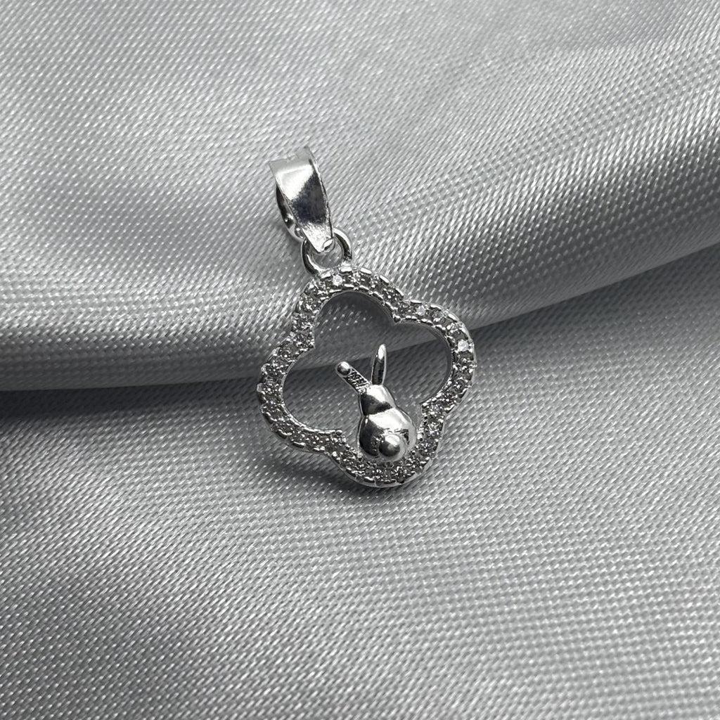 #D221 - Dije Trébol Tipo Van Cleef Con Conejito Y Piedra Zirconia Plata - LL1.1