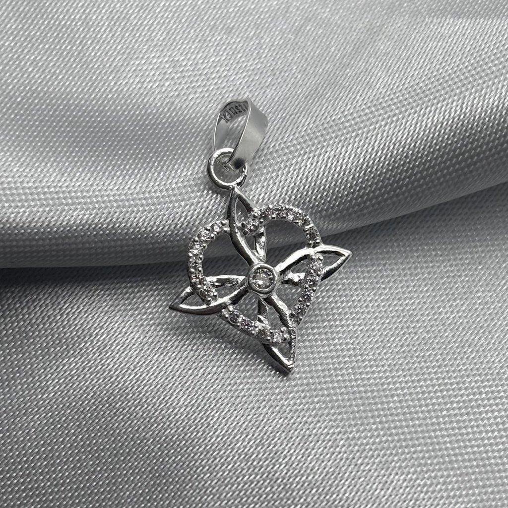 #D315 - Dije Corazón Con Nudo De Bruja Y Piedra Zirconia Plata - LL1.0