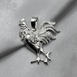 #D324 - Dije De Gallo Con Piedra Zirconia Plata - F3.3