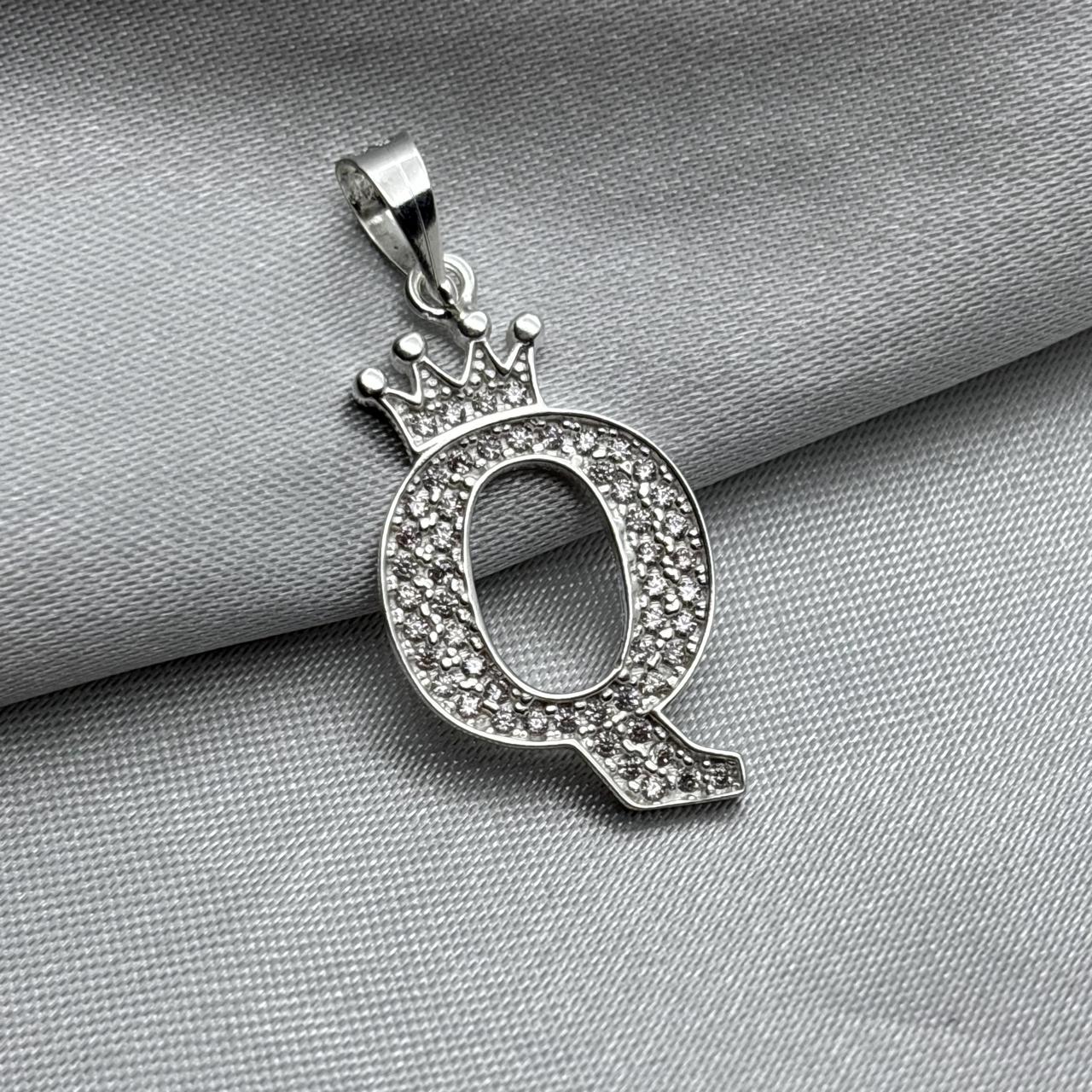 #D593 - Dije Letras Con Corona Y Piedra Zirconia Plata - ZC2.5