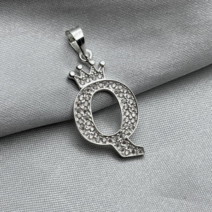#D593 - Dije Letras Con Corona Y Piedra Zirconia Plata - ZC2.5