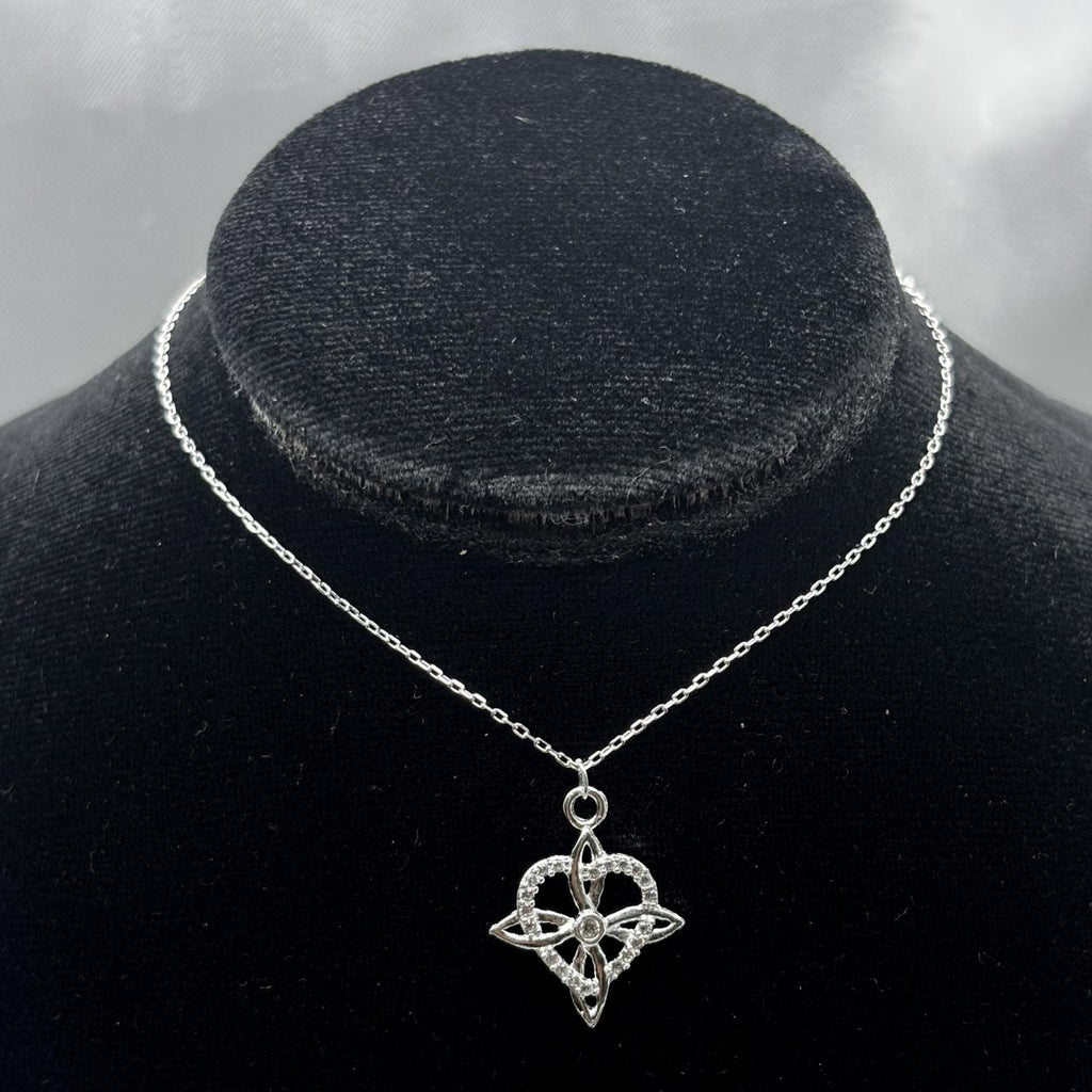 #G151 - Gargantilla Corazón Con Nudo De Bruja Y Piedra Zirconia Plata - F1.7