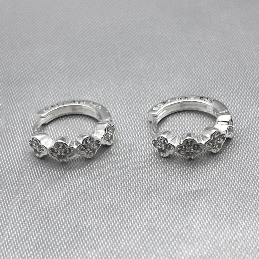 #H123 - Huggies De Trébol Tipo Van Cleef Con Zirconia Plata - LL2.2