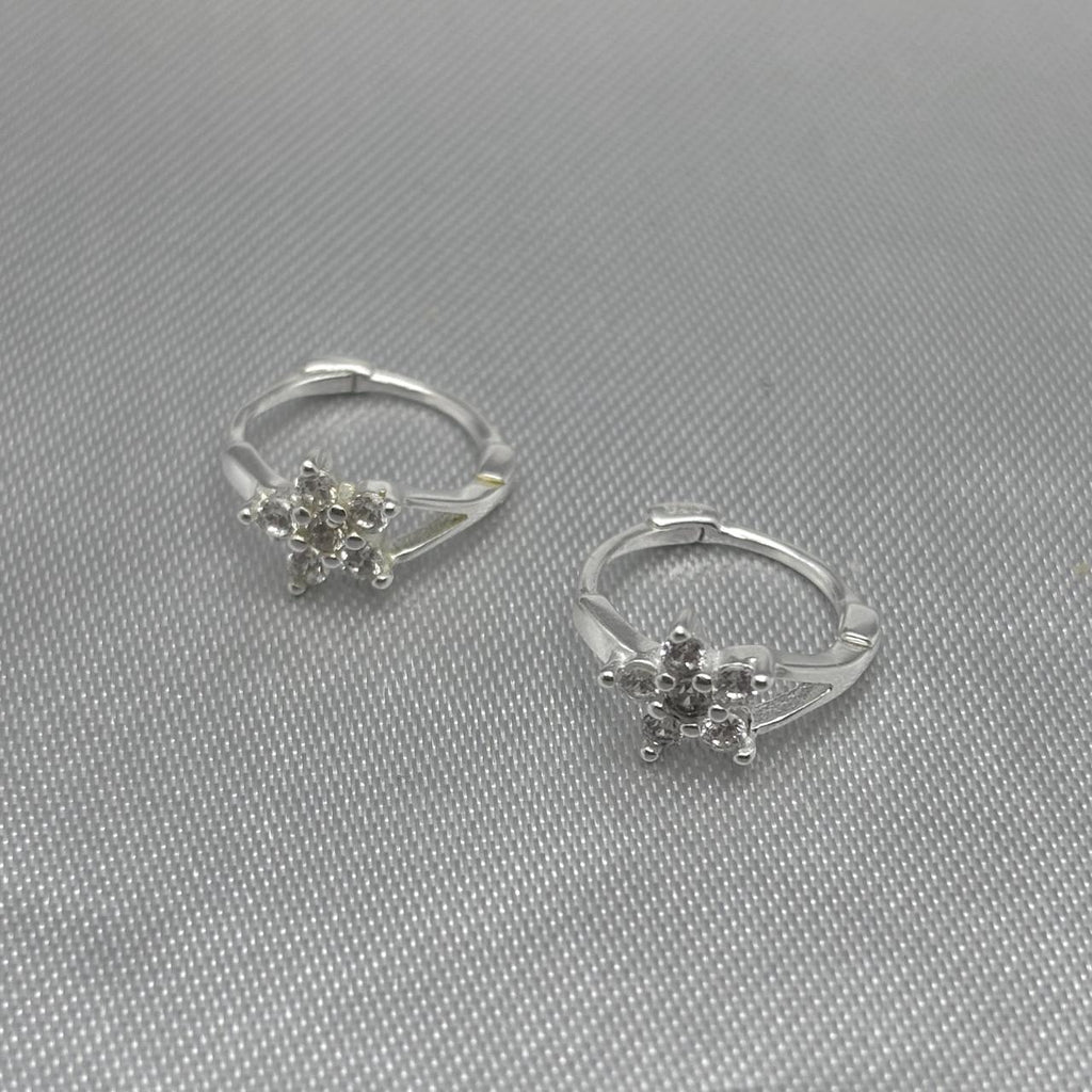 #H126 - Huggies Flor Piedra Zirconia Plata - LL1.3