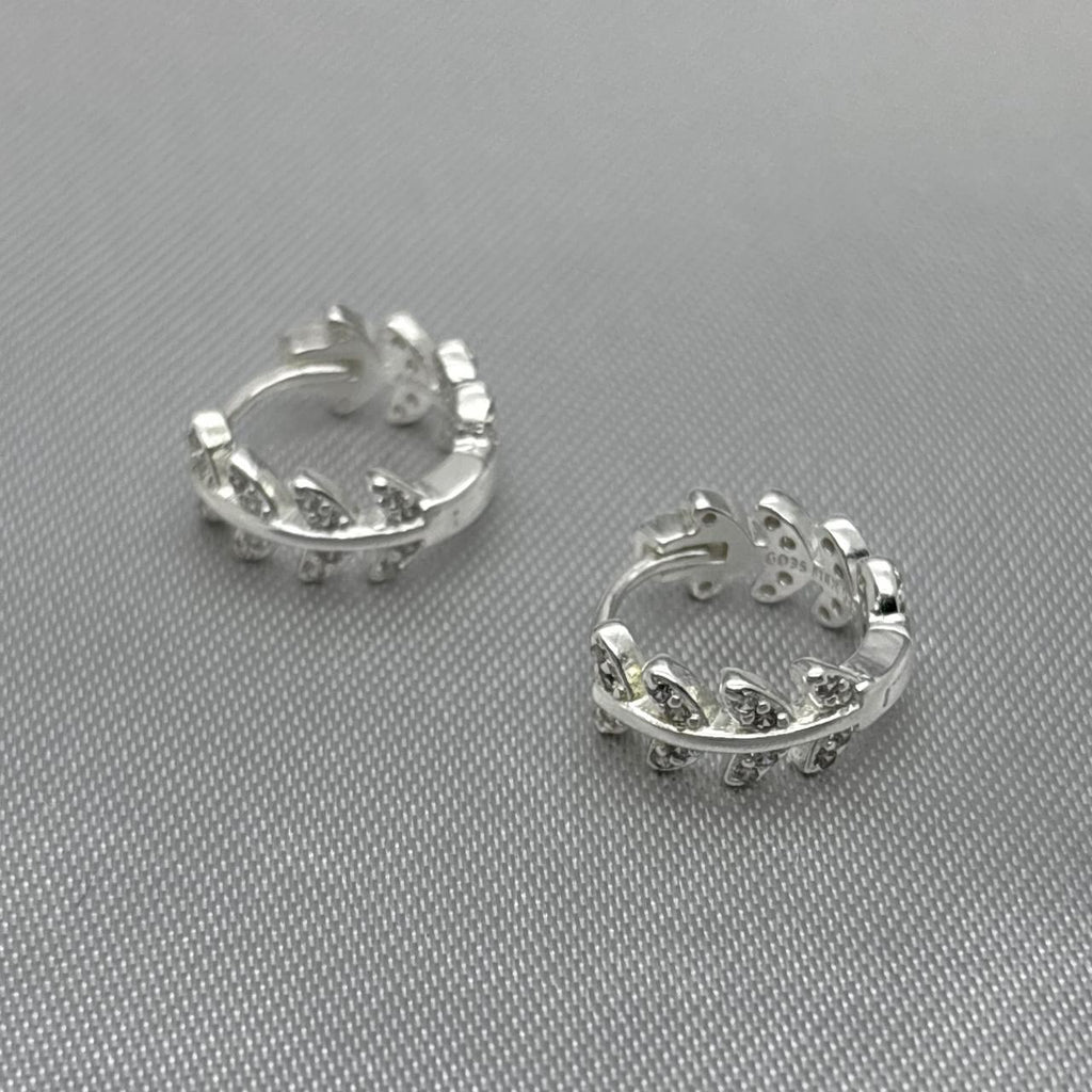 #H166 - Huggie Hojas Con Piedra De Zirconia Plata - LL2.6
