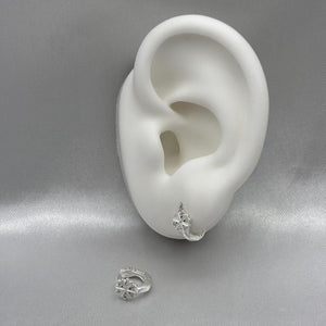 #H185 - Huggie Flor Con Zirconia Plata - LL1.5
