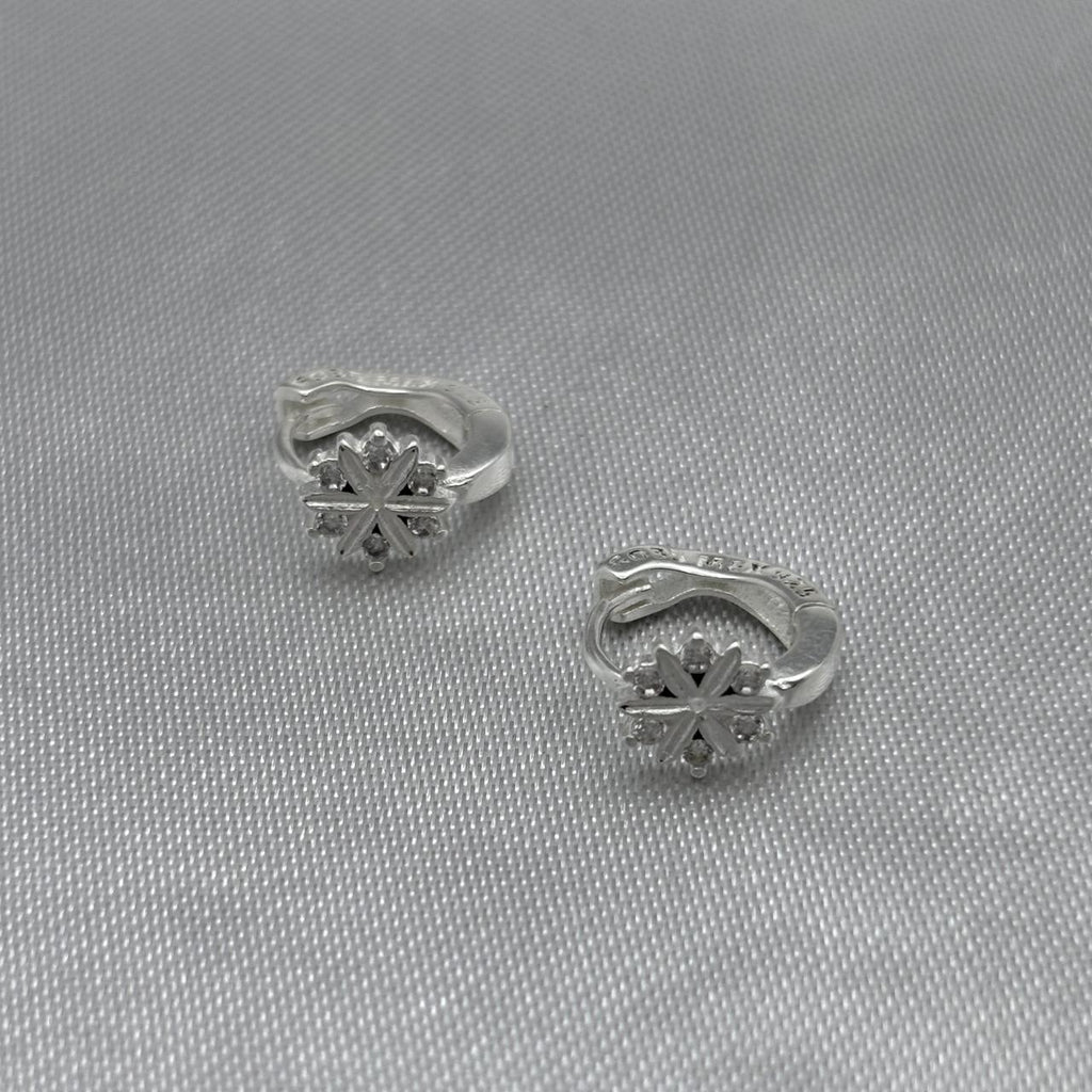 #H185 - Huggie Flor Con Zirconia Plata - LL1.5