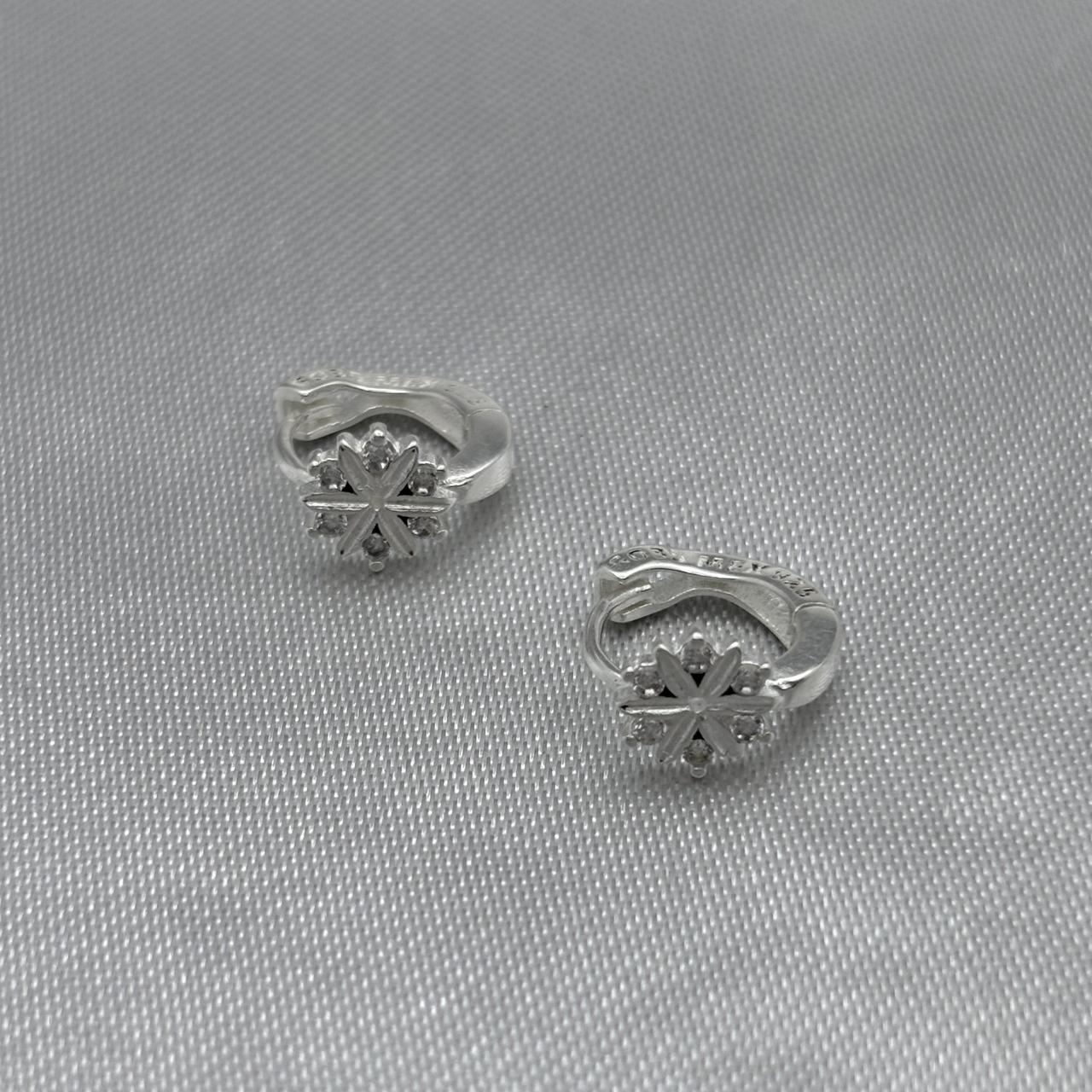 #H185 - Huggie Flor Con Zirconia Plata - LL1.5