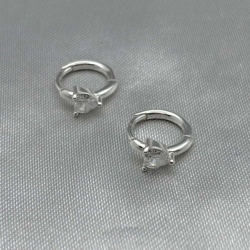 #H188 - Huggie Corazón Con Zirconia Plata - LL1.6