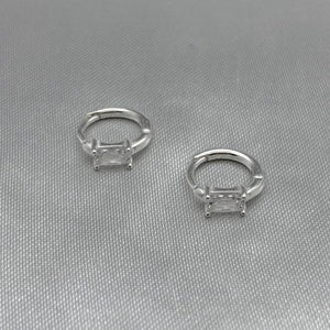 #H193 - Huggie Con Zirconia Plata - LL1.5
