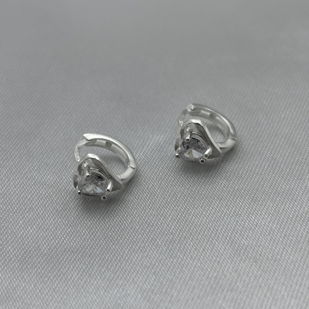 #H198 - Huggie Corazón Con Piedra Zirconia - A15/2.3