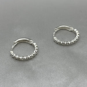 #H201 - Huggie Circular Con Piedra Zirconia Plata - B08/2.6